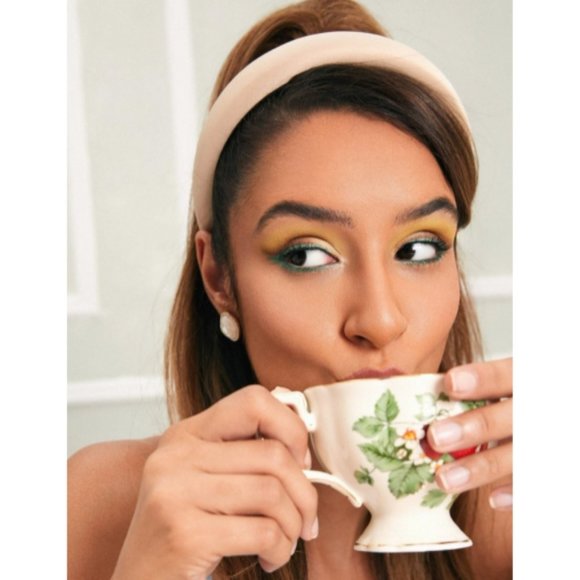 'Luv U So Matcha' Eyeshadow Palette - Picture 2 of 11